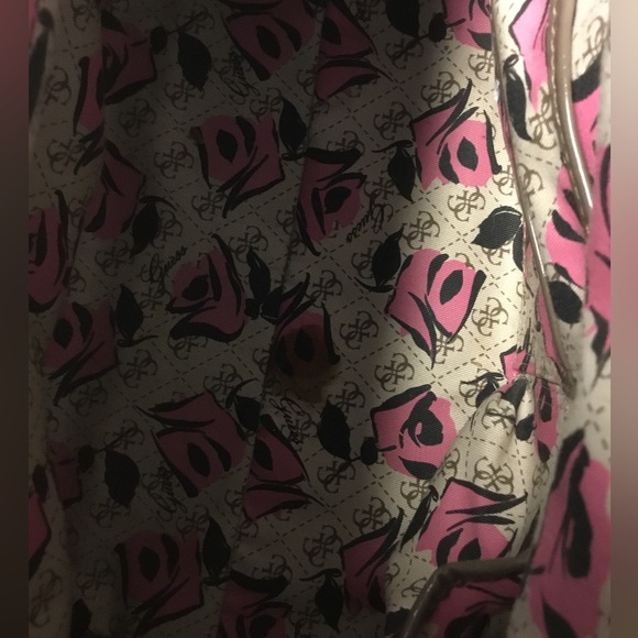 Guess Purse and Wallet - GUC - See Pics For Details - Picture 2 of 6